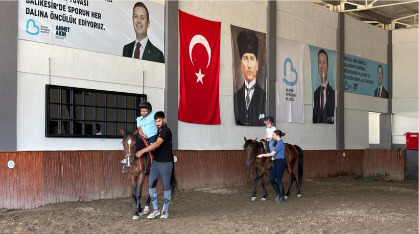 Büyükşehir 65 özel bireyi hipoterapiyle buluşturdu - 1. resim