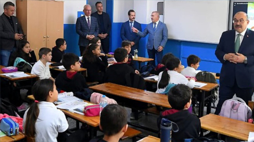 Vali Ustaoğlu’ndan Karesi Karahallılar Ortaokuluna Ziyaret - 1. resim