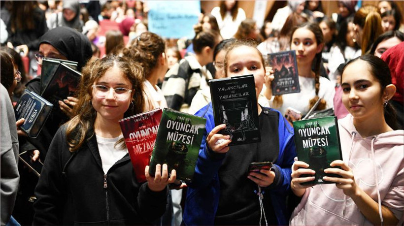 Balıkesir'de Kitap Fuarı’na Ziyaretçi Akını 3
