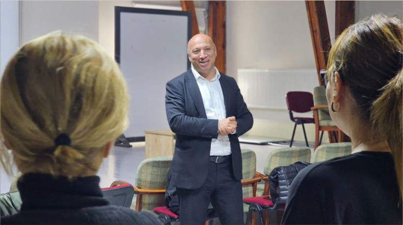 Ayvalık’ta Öğretmenlerden Halk Dansları Topluluğu