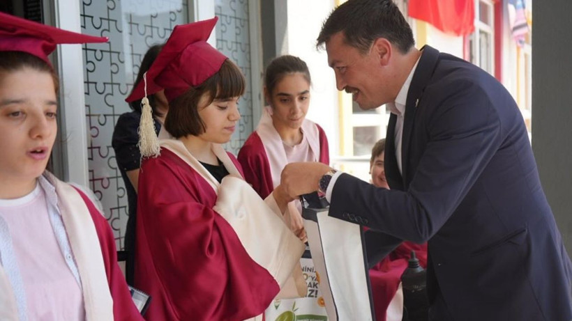 Özel Öğrencilerden Duygu Dolu Mezuniyet Töreni