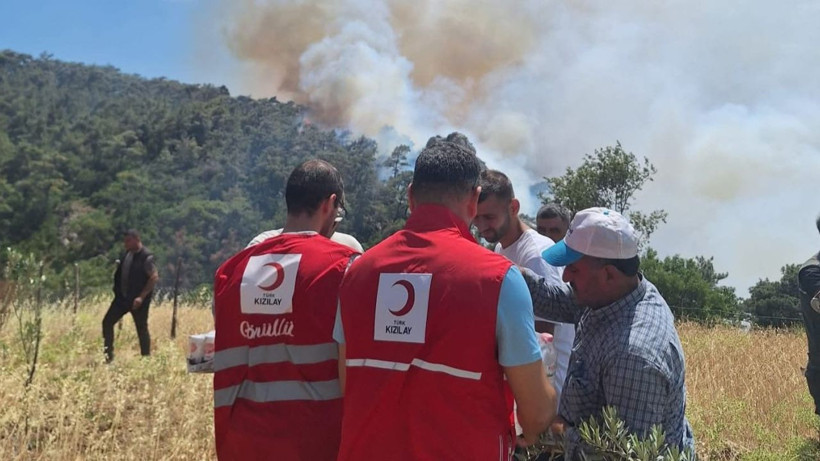 Edremit Kızılay’dan Yangın Bölgesine Destek