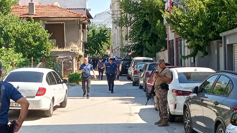 Balıkesir’de Polis Memuruna Bıçaklı Saldırı!