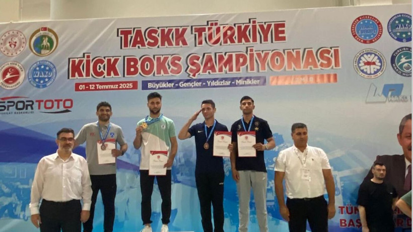 Balıkesir BŞB’li Sporcudan Kick Boks’ta Gümüş Madalya