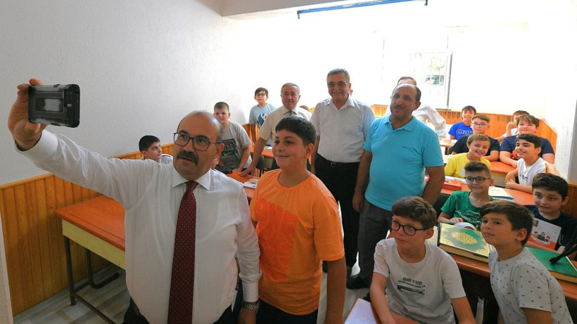 Vali Ustaoğlu Yaz Kur’an Kursunda Öğrencilerle Buluştu