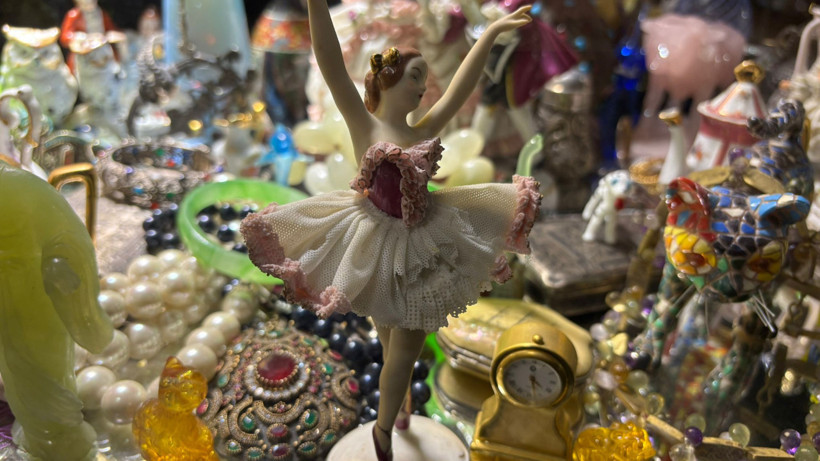Balıkesir’de Masalsı Bir Antikacı: Porselen Balerinler Zaman İçin Dans Ediyor