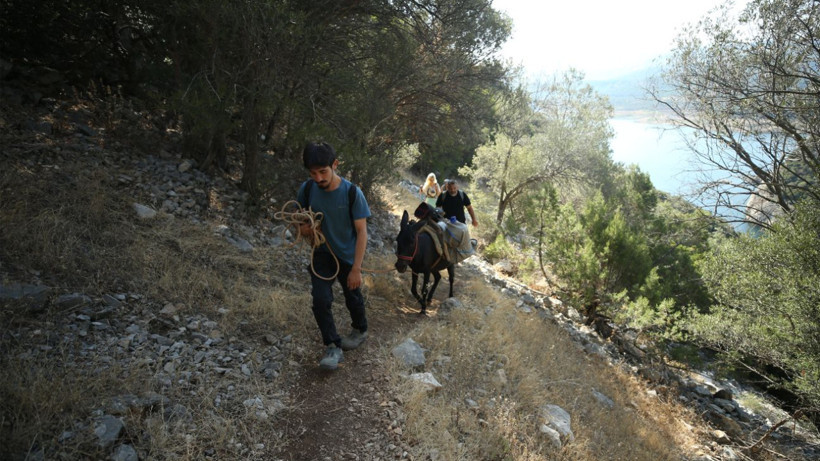 Balıkesir’de Arkeologlar Bu Mağaraya Eşeklerle Gidiyor