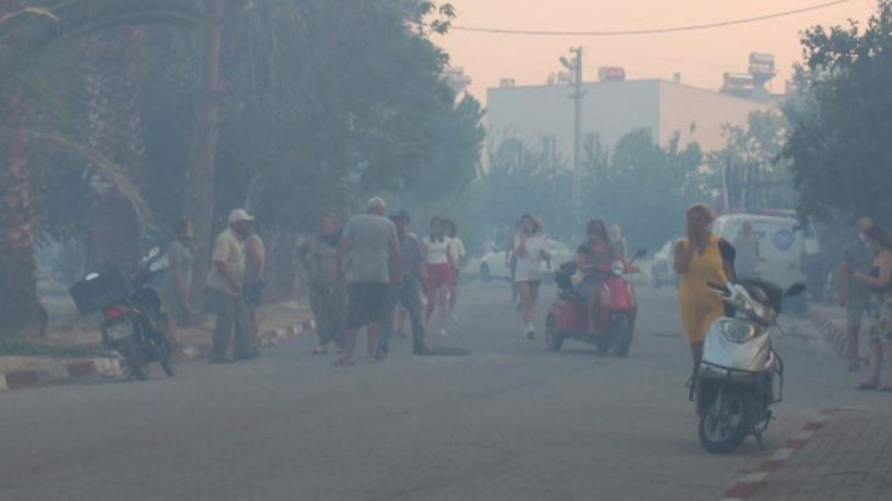 Burhaniye’de Yangın Paniği, Vatandaş Sokağa Döküldü