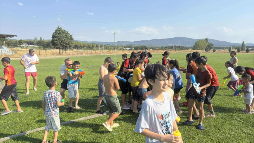 Savaştepe'de İlginç Festival: Su Savaşı Yaptılar