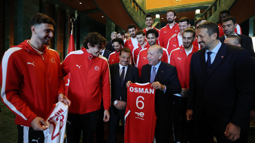 Cumhurbaşkanı Erdoğan, Gümüş Madalya Kazanan 12 Dev Adam’ı Kabul Etti