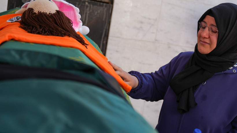 İzmir'de nakliye asansöründen düşen koltuğun altında kalan çocuk öldü