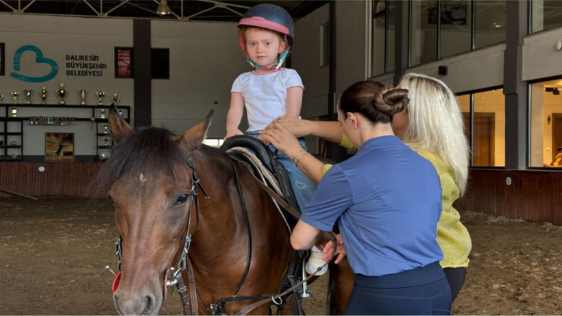 Büyükşehir 65 özel bireyi hipoterapiyle buluşturdu