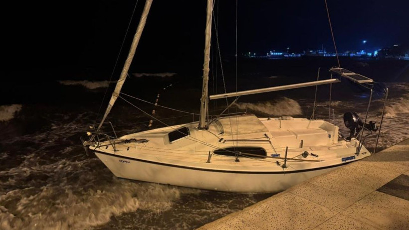 Lodos Erdek'i Etkiledi: Tekneler Kıyıya Vurdu