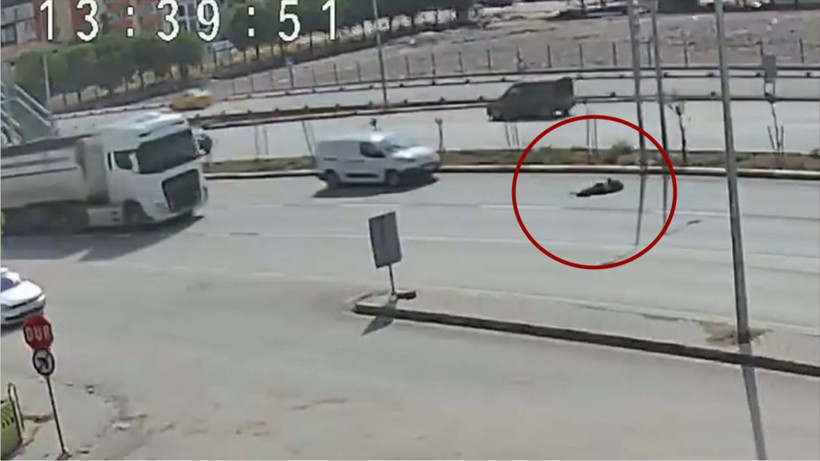 Bandırma’da Dehşet Anları! Yaşlı Adam Metrelerce Savruldu