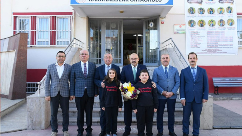 Vali Ustaoğlu’ndan Karesi Karahallılar Ortaokuluna Ziyaret