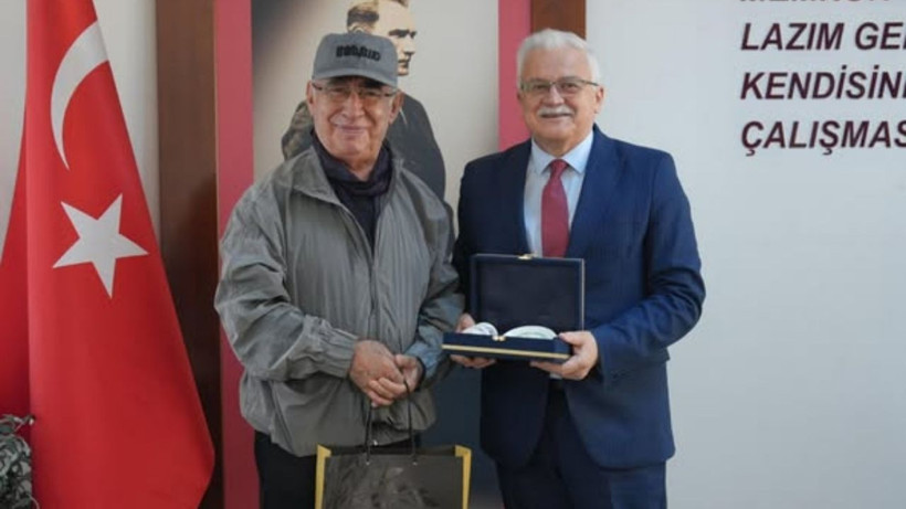 Usta Oyuncu Şener Şen, Burhaniye’de Ağırlandı