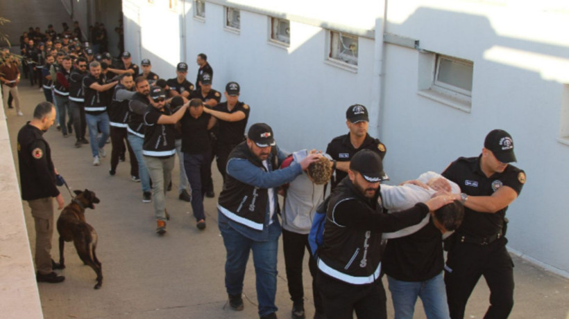 96 şüphelinin tutuklandığı "Bayğaralar" çetesinden biri sandıktan çıkmış