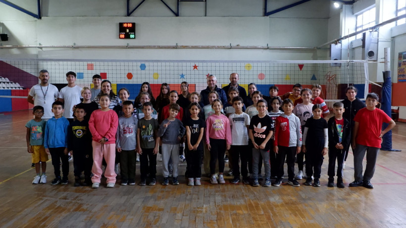 Başkan Semizel'den Voleybol Kortunda Duygusal Mesaj - 1. resim