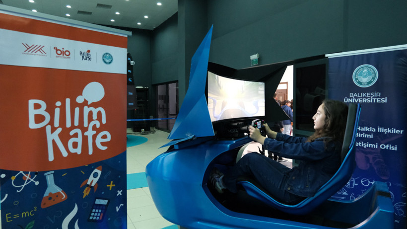 Balıkesir'de Gençler Türkiye’nin İlk 360° Simülasyon Merkezini Keşfetti