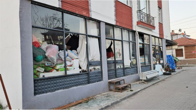 Sındırgı’da Deprem Fırtınası Esnafı Vurdu!