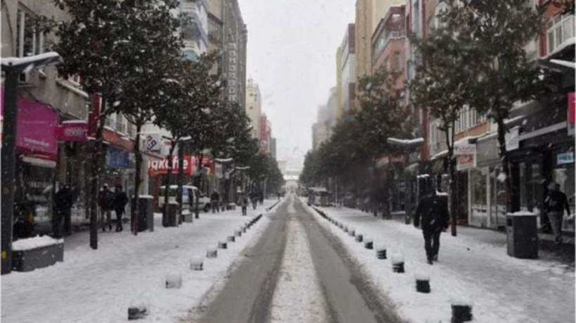 “Balıkesir’de La Nina etkisiyle kar yağışı bekleniyor – soğuk hava, kar ve muhabir görüntüsü” 2
