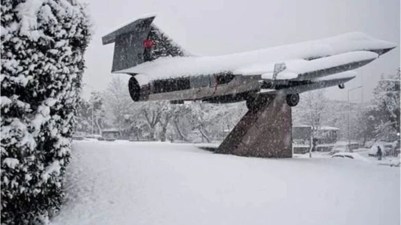 “Balıkesir’de La Nina etkisiyle kar yağışı bekleniyor – soğuk hava, kar ve muhabir görüntüsü”