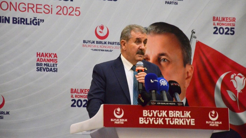 Destici’den Kadınlara Karanfilli Jest