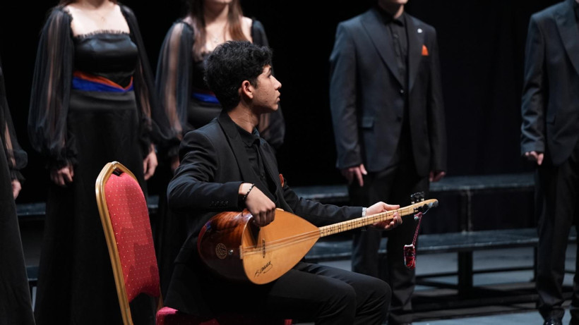  Koroların muhteşem performanslarıyla Balıkesirliler, müzik ziyafeti yaşadı.