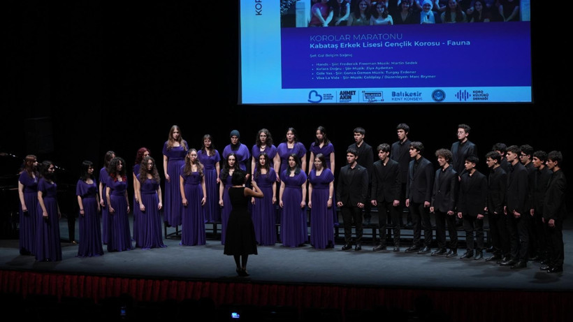  Koroların muhteşem performanslarıyla Balıkesirliler, müzik ziyafeti yaşadı.