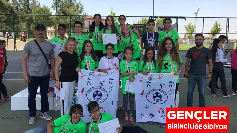 GENÇLER BİRİNCİLİĞE GİDİYOR