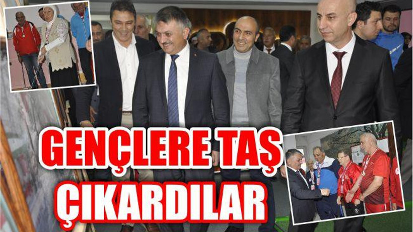GENÇLERE TAŞ ÇIKARDILAR