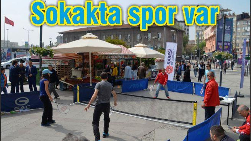 Sokakta spor var