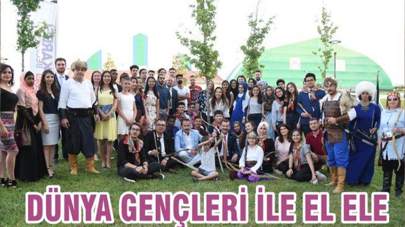 DÜNYA GENÇLERİ İLE EL ELE