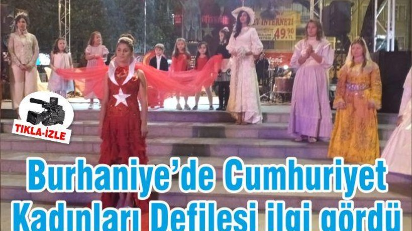 Burhaniye’de Cumhuriyet Kadınları Defilesi ilgi gördü