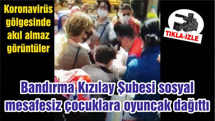 Bandırma Kızılay Şubesi sosyal mesafesiz çocuklara oyuncak dağıttı