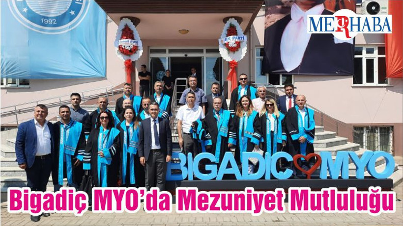 Bigadiç MYO’da Mezuniyet Mutluluğu