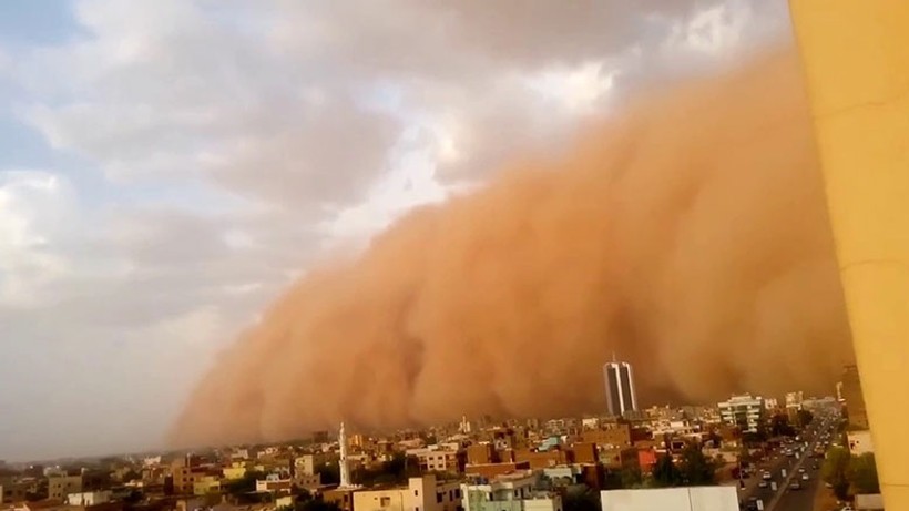 Şehir Kum Fırtınası İçinde Kayboldu