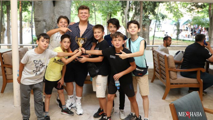 RAKİPLERİNİ UN GİBİ ELEDİLER