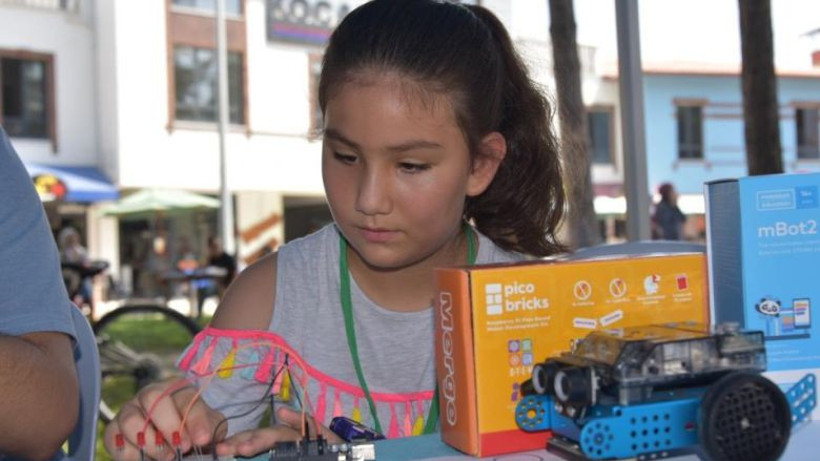 Sındırgılı Gençlerden Bilim Ve Kültür Şenliği