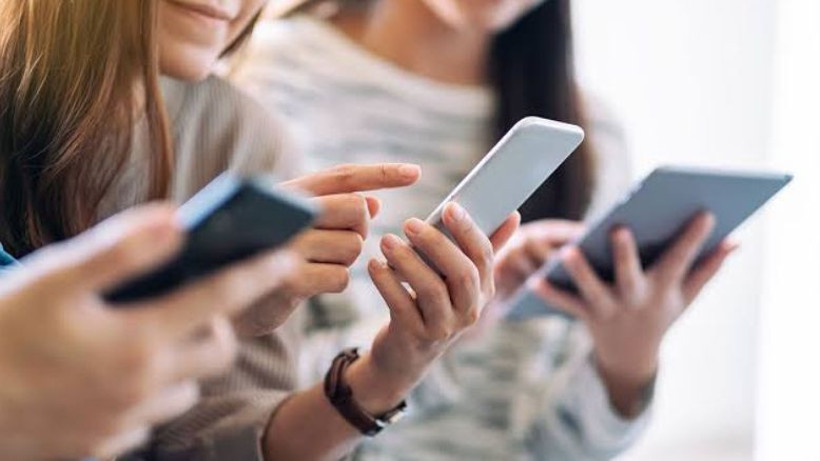 Okullarda akıllı telefon yasaklanacak mı?