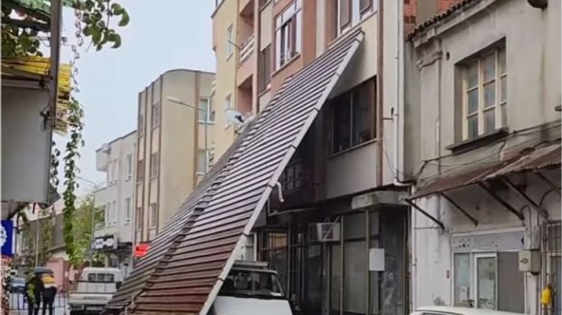 Havran'da Tente Çatı Uçtu!