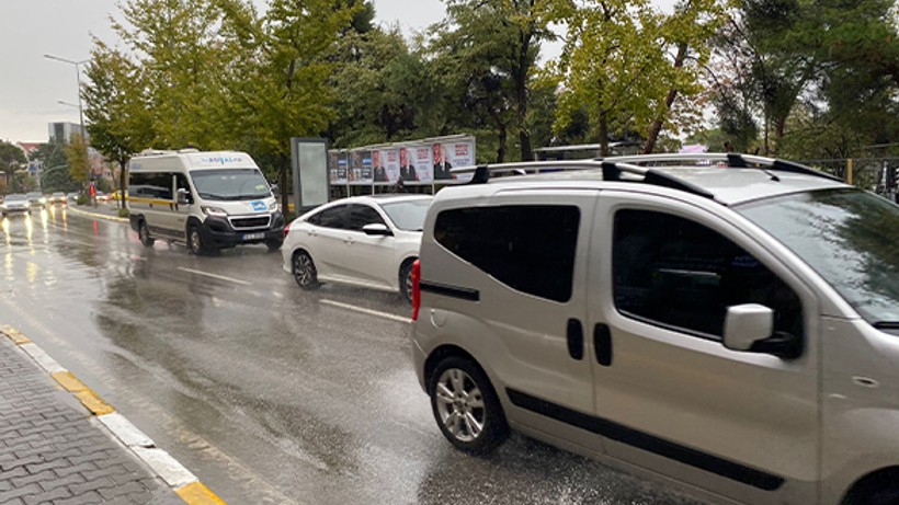 Balıkesir’de şiddetli yağmur yağışı başladı