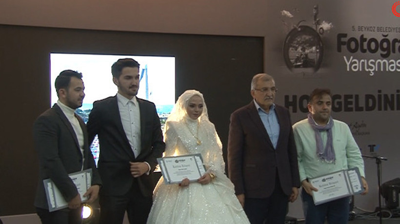 Düğünleriden Çıkıp Ödül Törenine Geldiler.