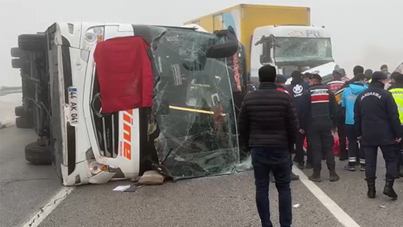 Yolcu Otobüsü Devrildi 4 Ölü 36 Yaralı