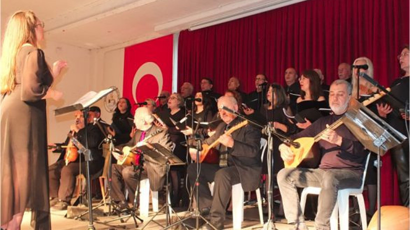 Halk Müziği Rüzgarı Burhaniye'de Esti