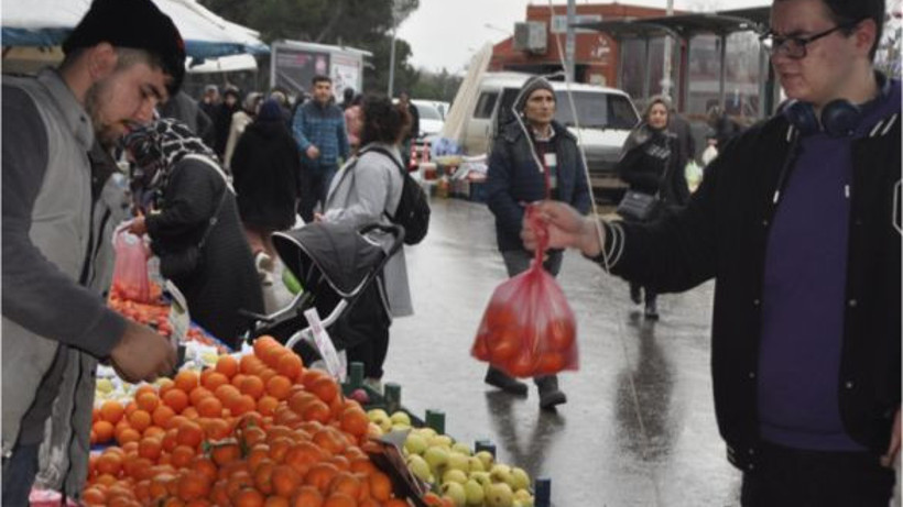 Balıkesir'in Cumartesi Pazarında Fiyatlar Dalgalanıyor