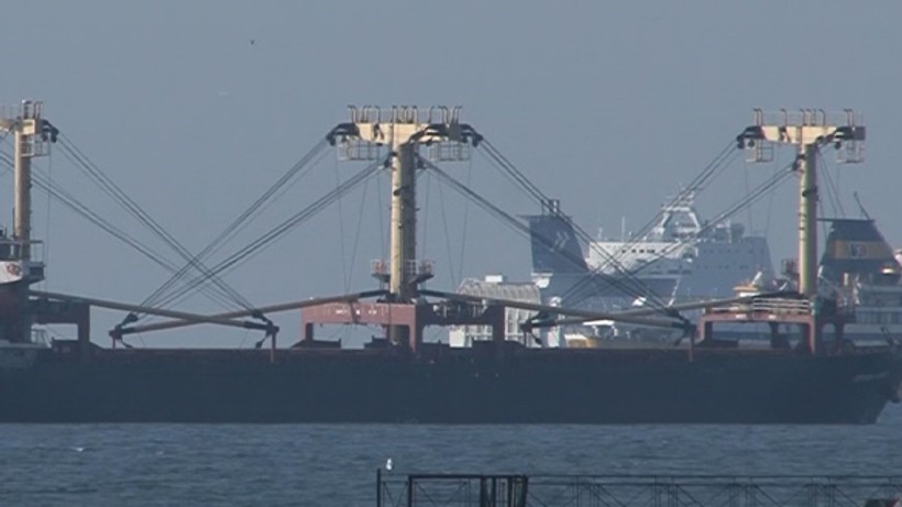 İstanbul Boğazı'nda yolcu ve kargo gemisi çarpıştı