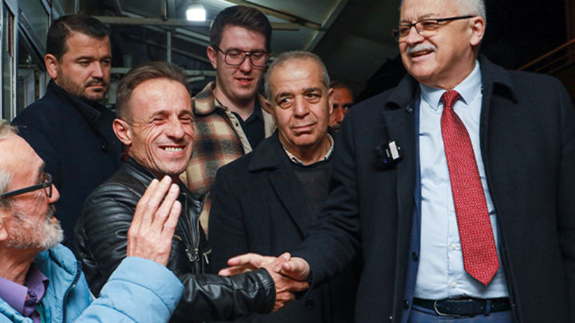 Ali Kemal Deveciler ve CHP Ekibi, Burhaniye'de Halkla Buluşmaya Devam ediyor