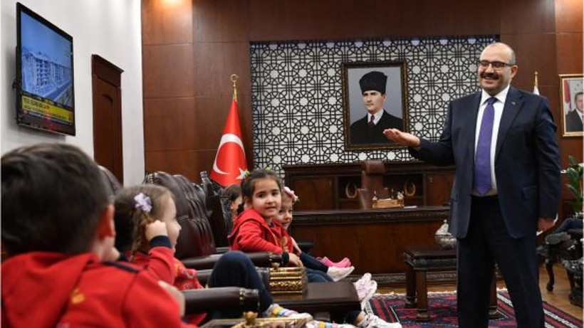 Vali Ustaoğlu Minik Misafirlerini Ağırladı