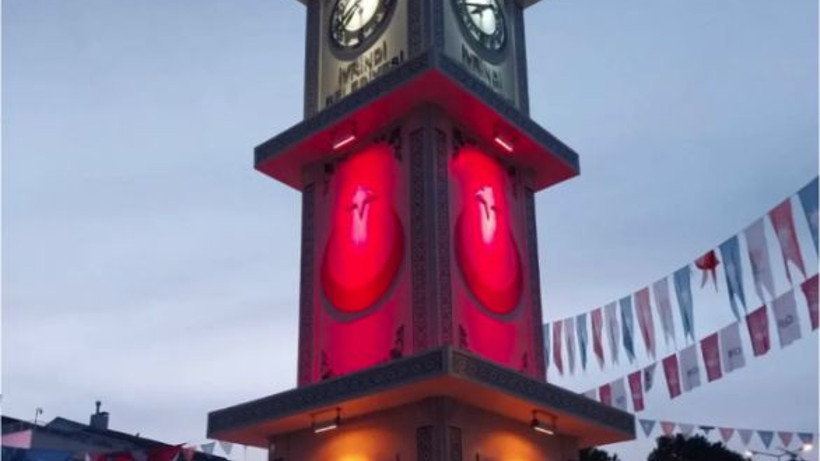 İvrindi'nin Simgesi Saat Kulesi Işığa Büründü